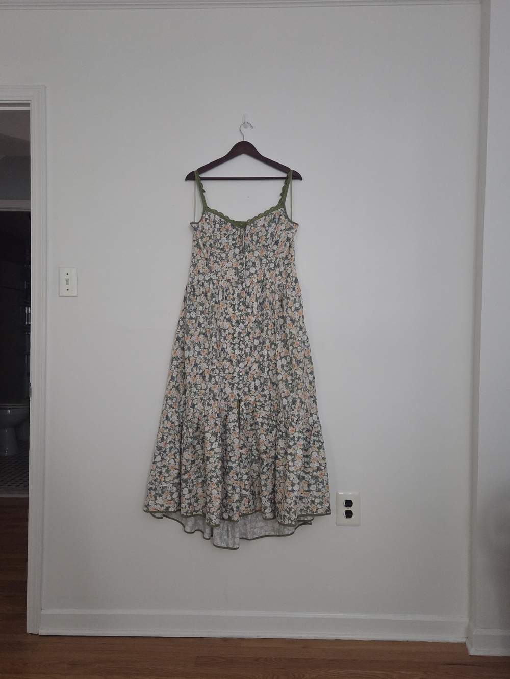 Green Floral Maxi Dress with Lace Trim - Picture 4 of 11